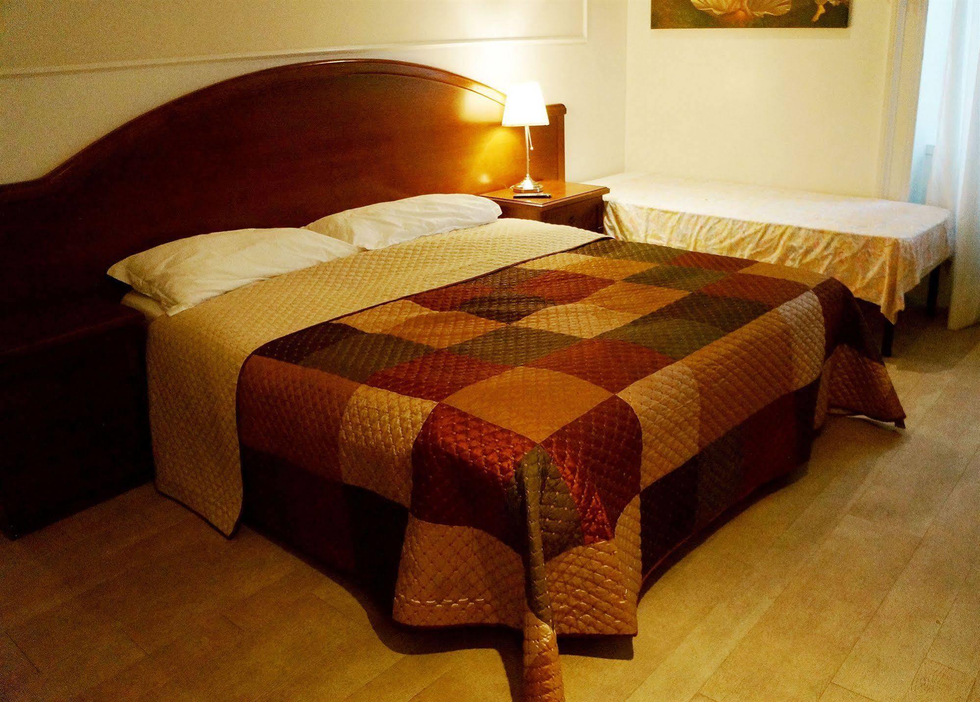 Casa Dell'Amicizia Bed & Breakfast Рим Екстериор снимка